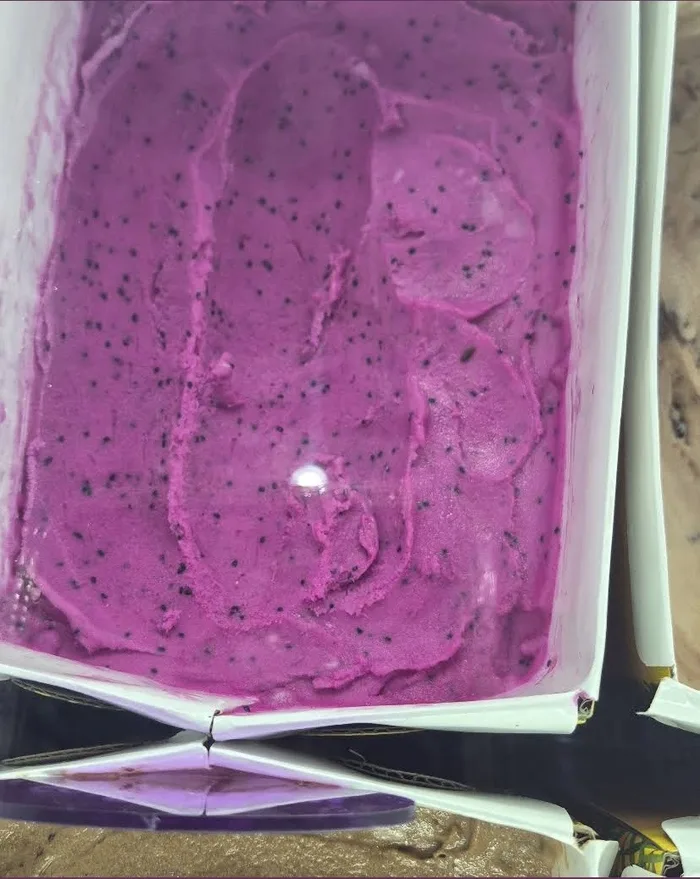 Creme rosa com sementes em cuba